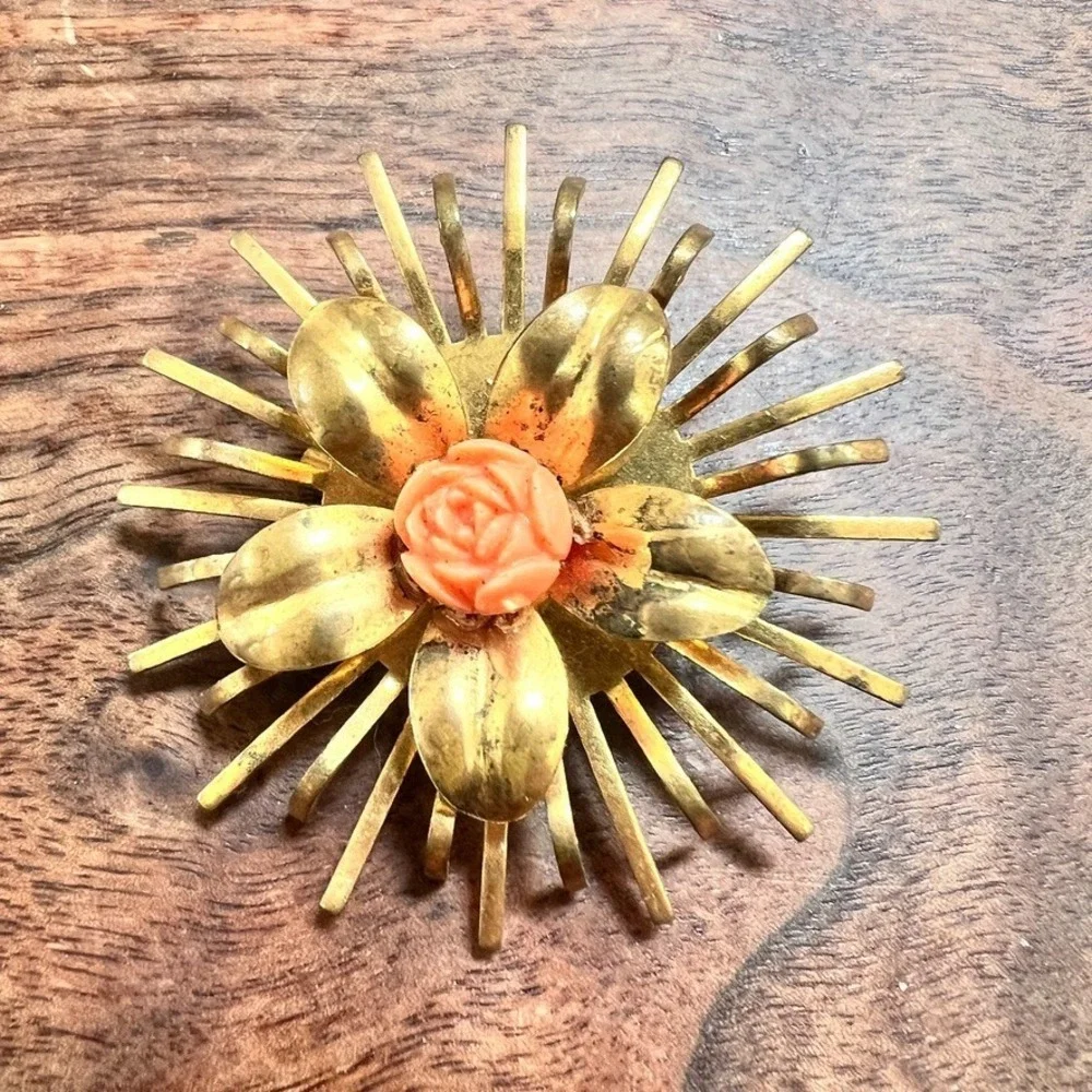 Atomic 1950s Sunburst Flower Brooch Gold Tone‎ Coral Rose